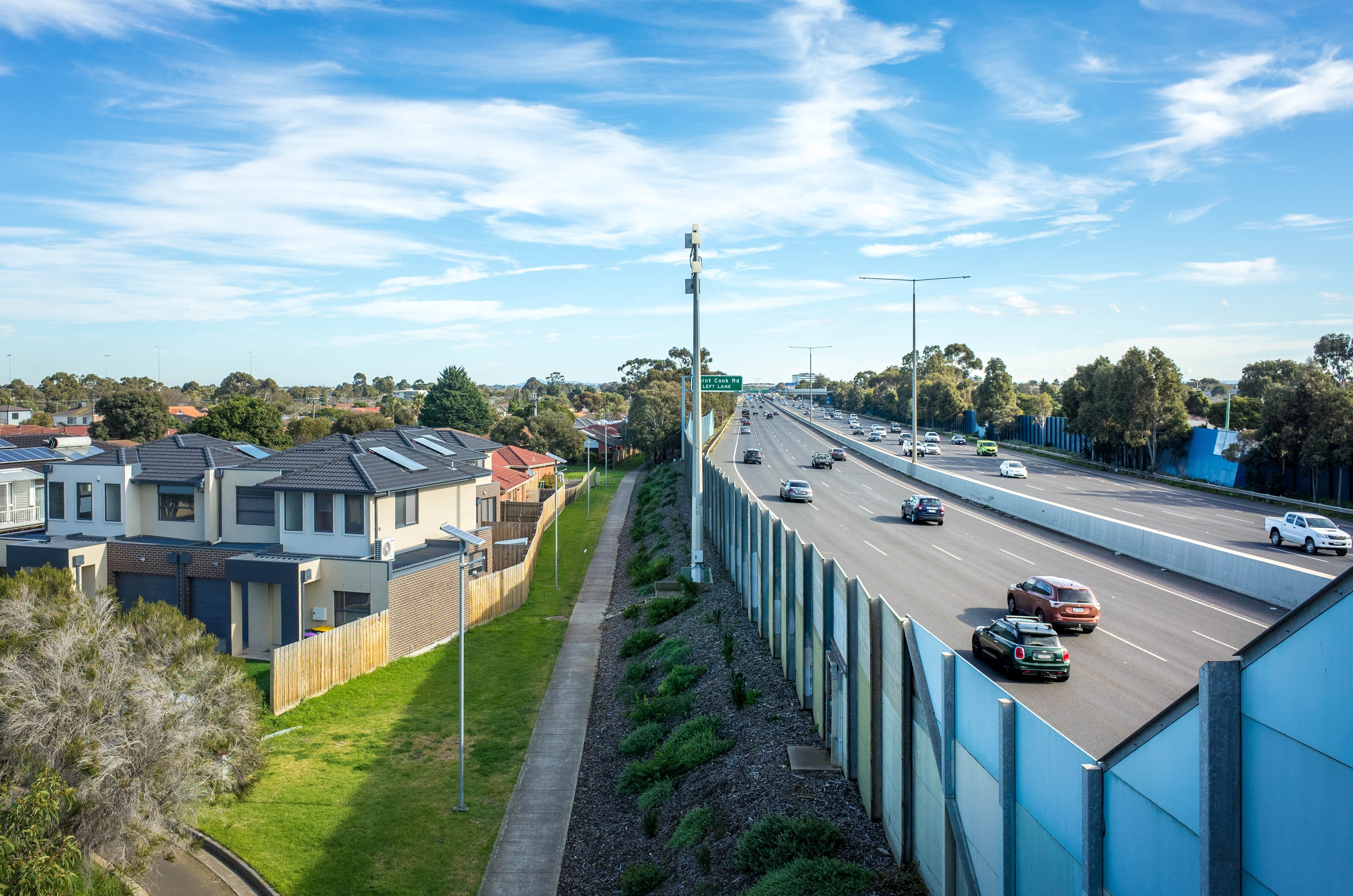 Recycled plastic builds noise walls in Victoria